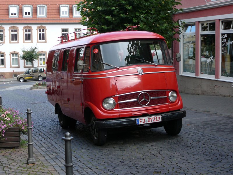 Mercedes L 319 D Baujahr 1962 f hrt zur Old und Youngtimerausstellung in 