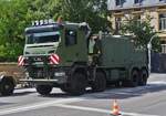 Scania gepanzerter Schwerlast Abschlepplkw der Luxemburgischen Armee, steht bereit um an der Militärparade teilzunehmen.