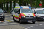 VW T6 Krankenwagen des Samariterbundes, aufgenommen in den Straen von Wien.