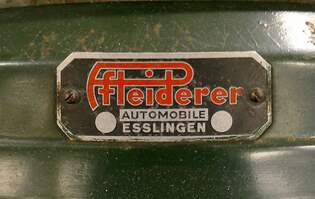 Pfeiderer Automobile Esslingen, Firmenschild an einem Kleintransporter aus den 1950er Jahren, Jan.2024