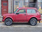 Ein LADA Niva Legend (Black) in der Seitenansicht, so gesehen Ende Oktober 2024 in Herne.