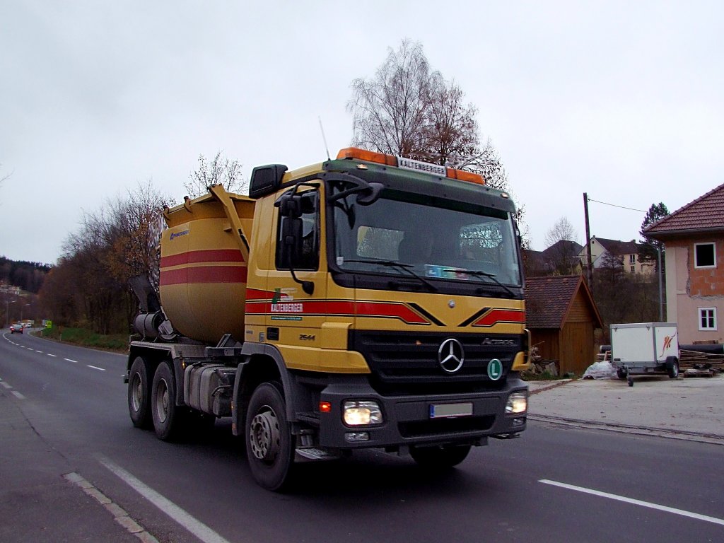 ACTROS-2544 mit Asphaltbirne;101109