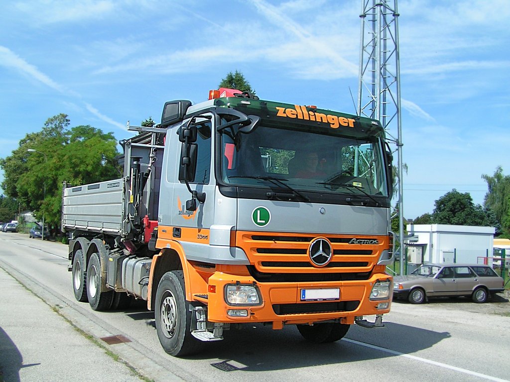 ACTROS2344 auf der Bahnhofstrae in Marchtrenk;100713