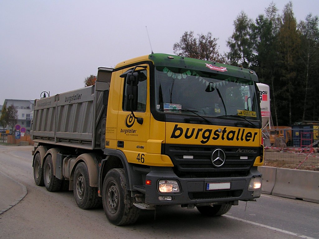 ACTROS4146 beim Abtransport von Erdaushubmaterial;101015