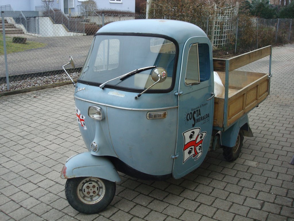 Ape, die Biene ,,Bj.1958,
von Piaggio/Italien,
Feb.2010