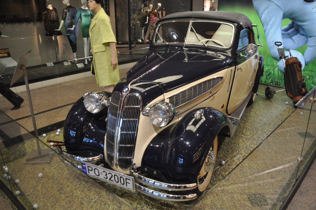 ausgestellter BMW-Oldtimer (Wrocław/Polen, 09.10.2012)