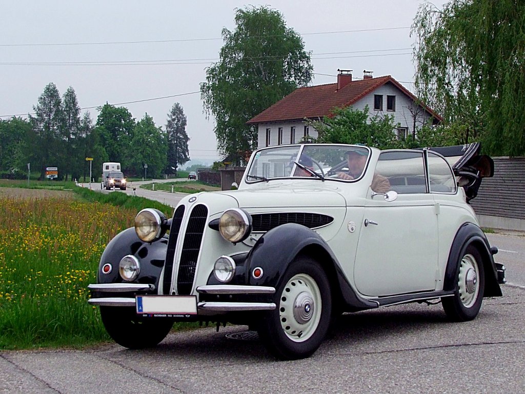 BMW 326 bei einer Oldtimerausfahrt;110501