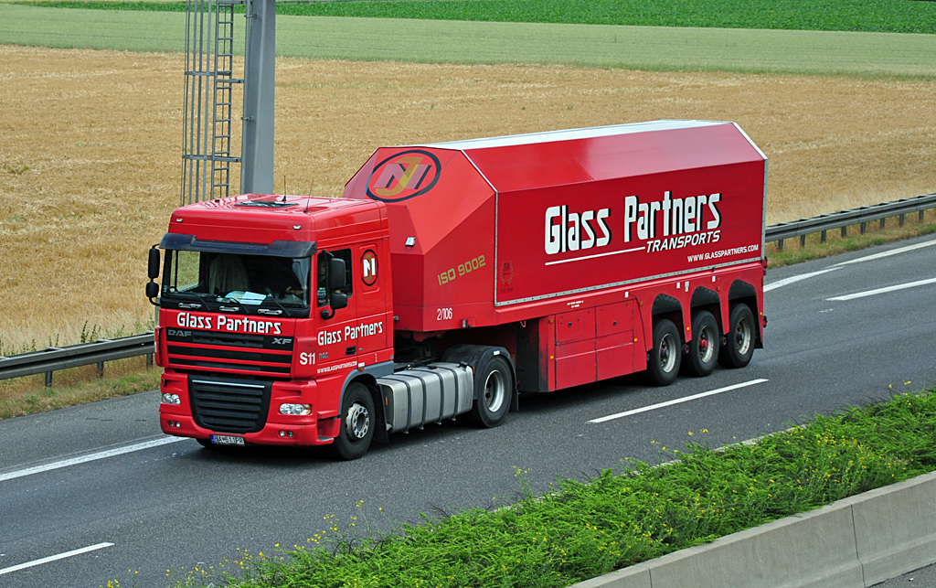DAF XF 105.460  Glass Partners  auf der A61 bei Weilerswist - 06.07.2010