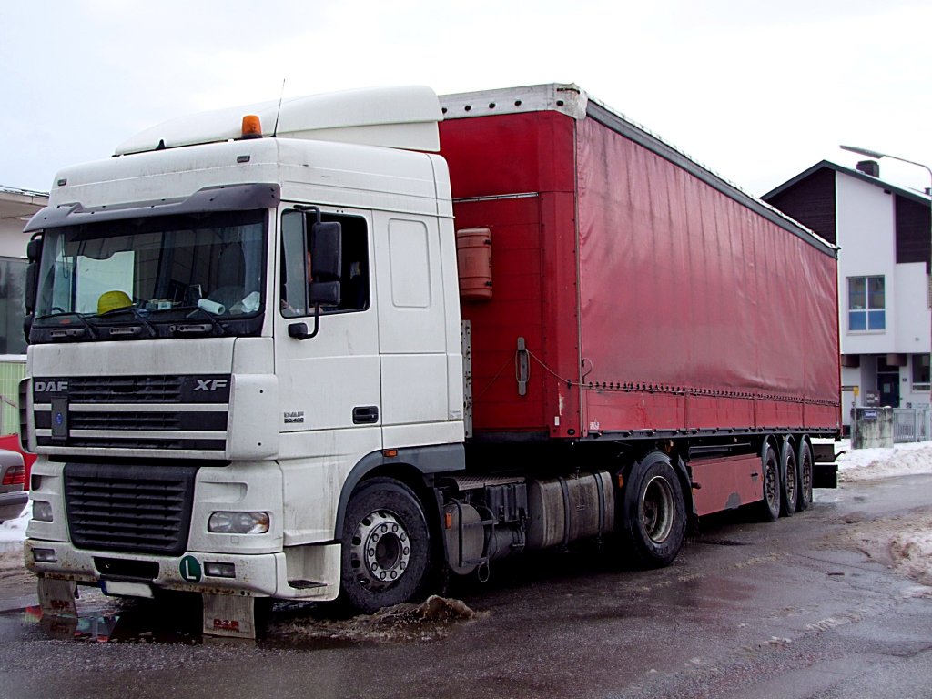 DAF-XF95.430 verlsst das Milchtrocknungswerk in Ried;101220