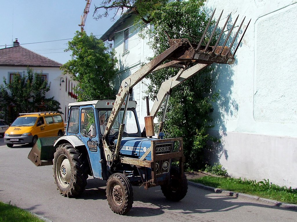 FORD3600 mit aufgebauter Frontmistgabel;100629