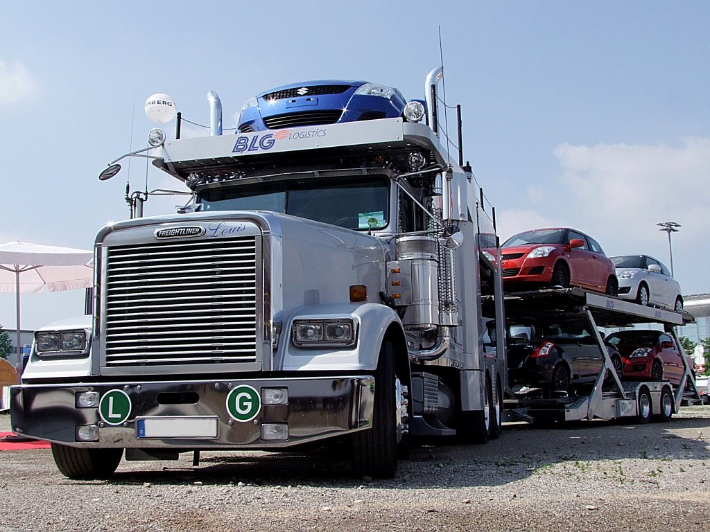 Freightliner von BLG-logistics mit einer PKW-Ladung;110513