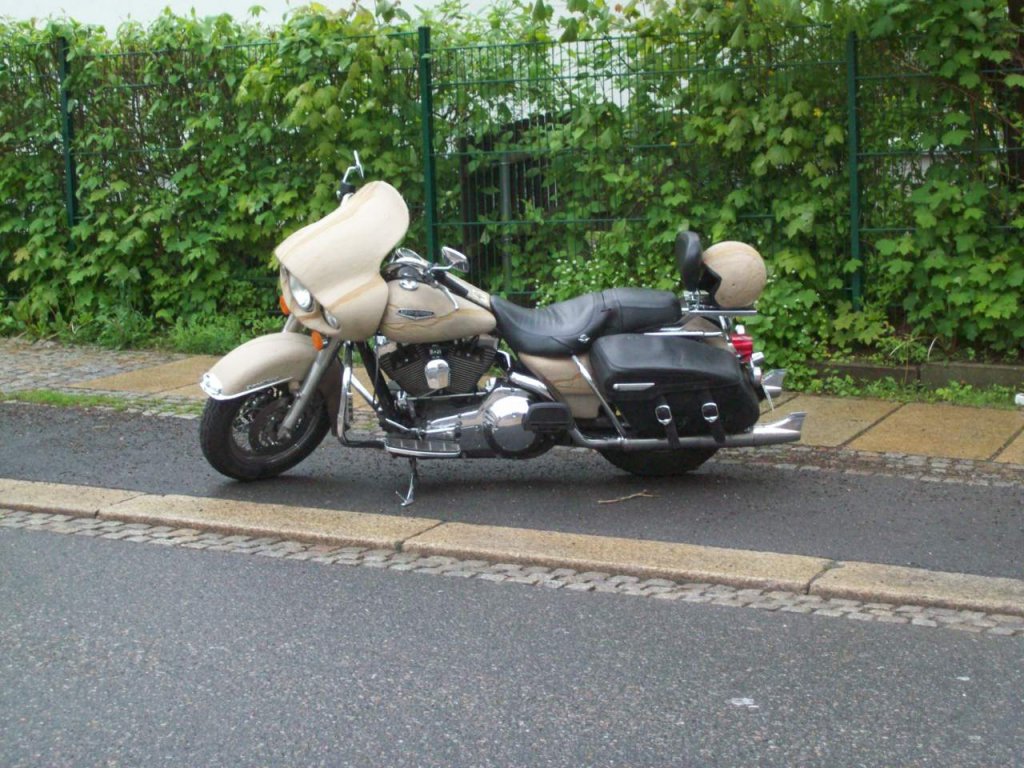 Harley Davidson Roadking in Sandstteinoptik