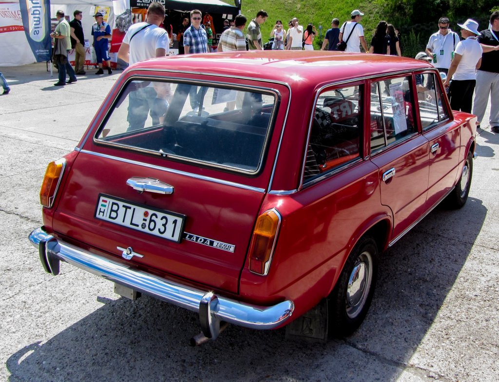 Heckansicht des Lada 2102