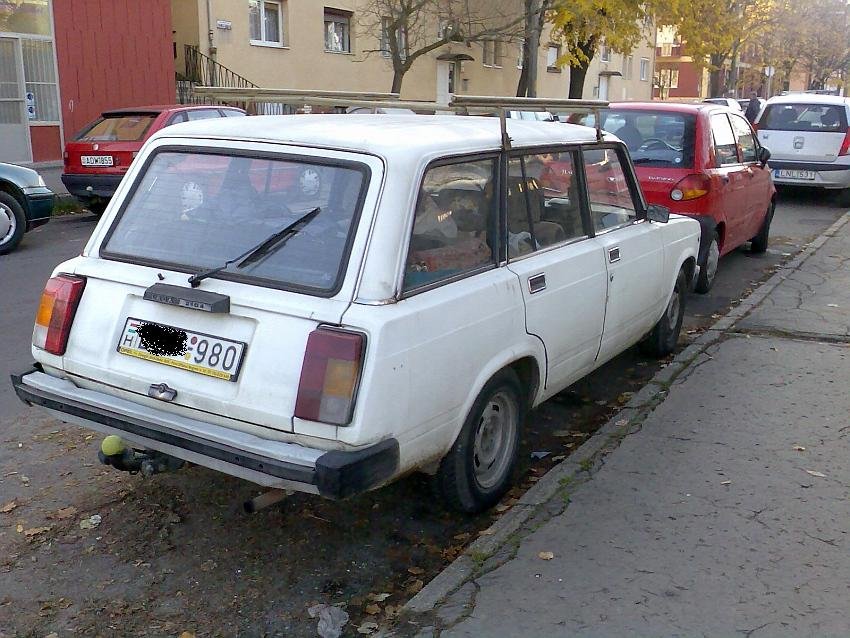 Lada 2104.