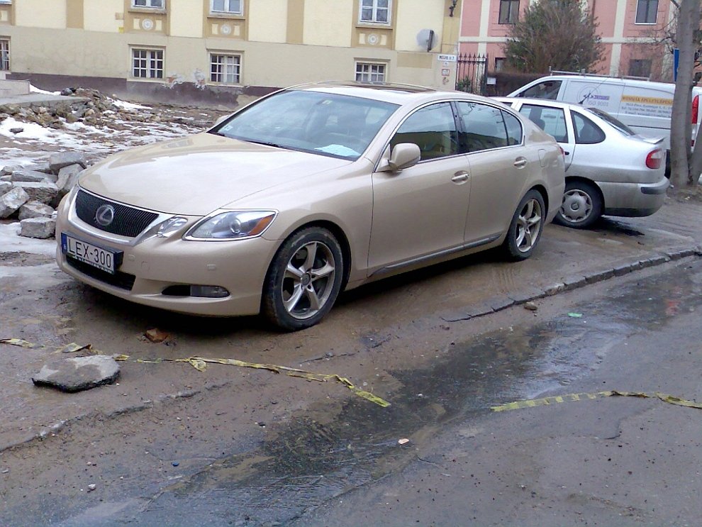 Lexus, gesehen: 19.02.2010.