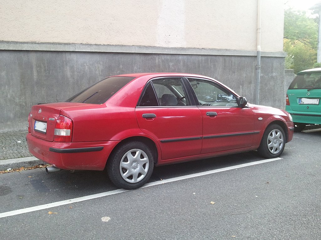 Mazda 323, am 05.10.2012.