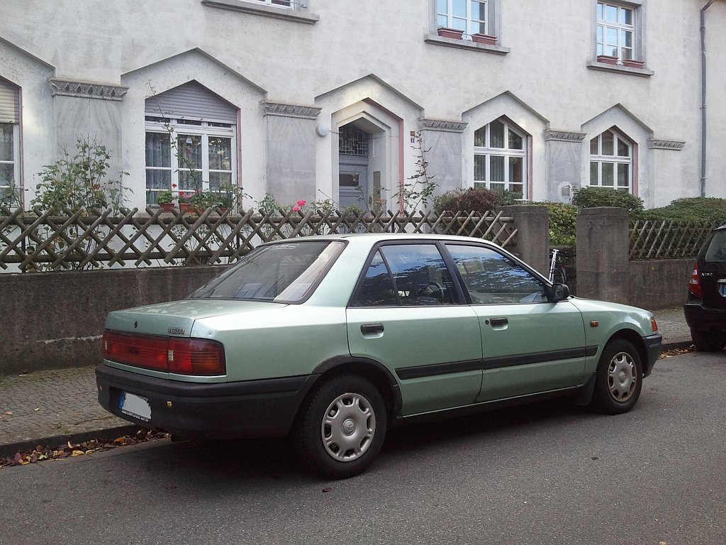 Mazda 323, am 05.10.2012.