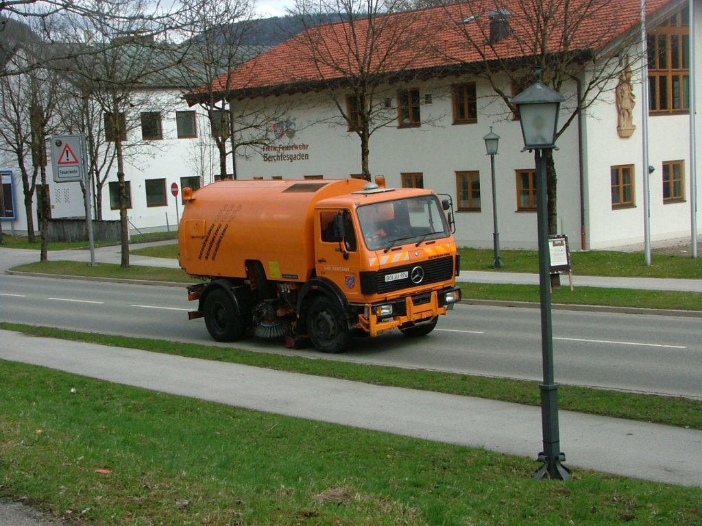 Mercedes 1417 Kehrwagen.