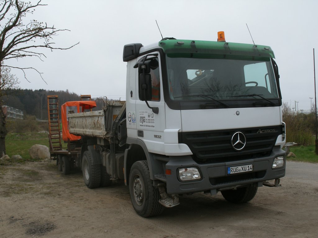 Mercedes-Kipper,am 20.April 2012,in Bergen/Rgen.