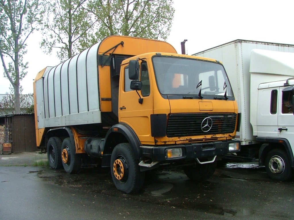 Mercedes NG Mllsammelwagen.