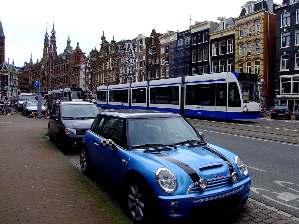 MINI in der Amsterdamer Innenstadt;110904