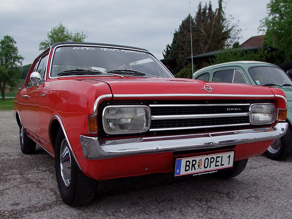 OPEL_Record1900L bei der Oldtimerauffahrt in Neuhofen/Innkreis;100501