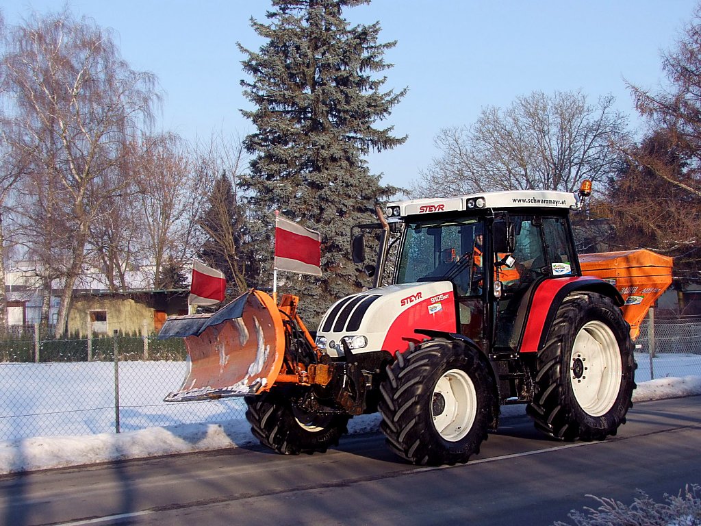 STEYR-9105MT im Winterdienst;101227