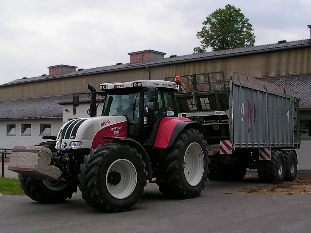 STEYR_6195CVT mit Fliegl-Abschiebewagen;10512