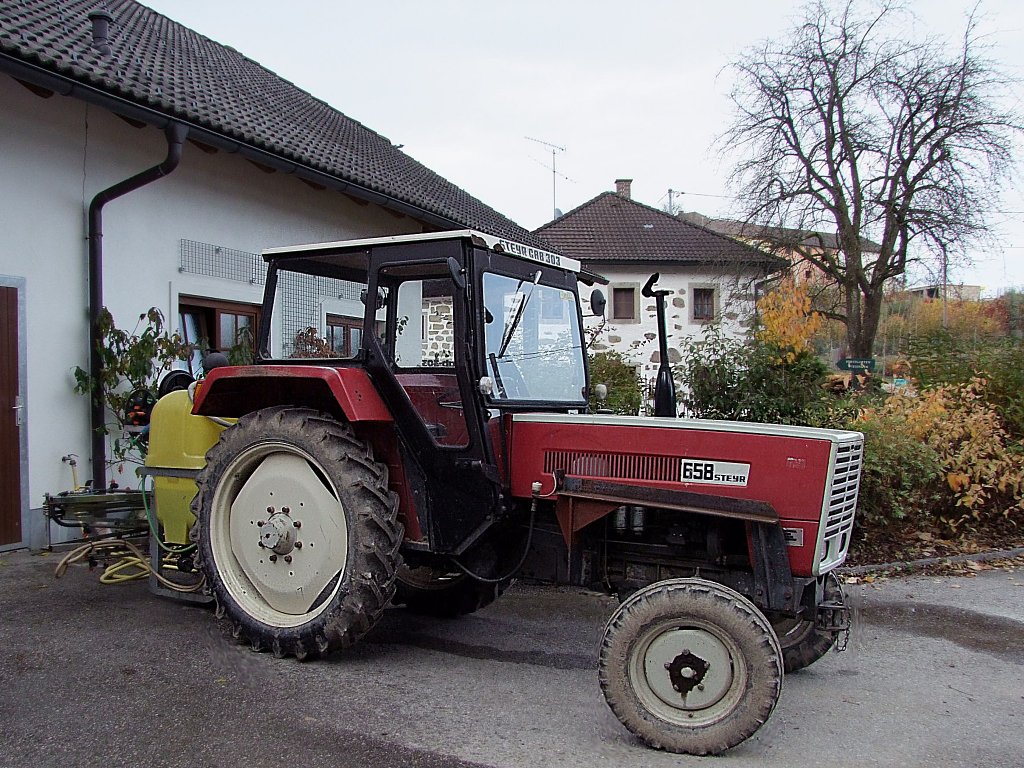 STEYR658 mit angebautem Spritztank;101103