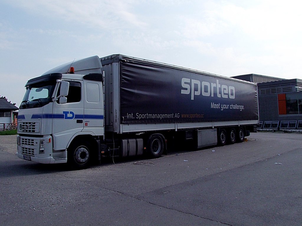 VOLVO FH-480 mit sporteo-Auflieger;110425