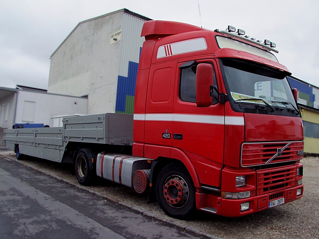 VOLVO_FH12-420 der  Zirkus-Zauber-LKW  ;100925