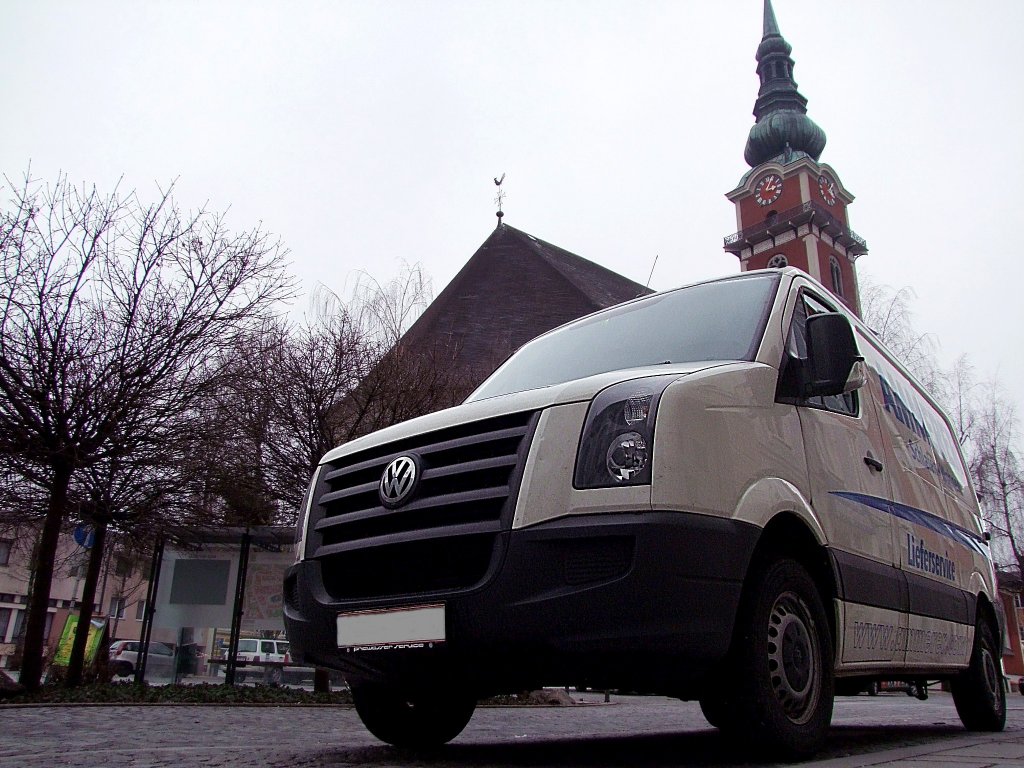 VW-CRAFTER am Rieder Kirchenplatz;110213