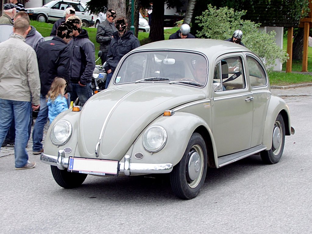 VW-Kfer-1300 erreicht die Oldtimerveranstaltung  Stehrerhof ;110703