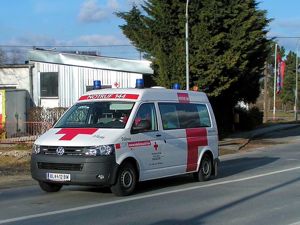 VW-T5  Viktoria  vom RotenKreuz Bruck/Leitha;110120