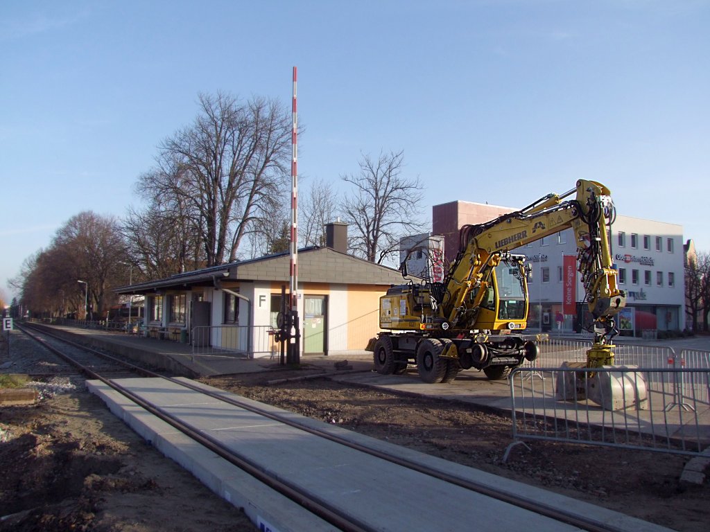 Zweiwegebagger;Liebherr-A900C;(BB99819901135-9) bei der Bahnbergangbaustelle  Bad-RIED ;091122