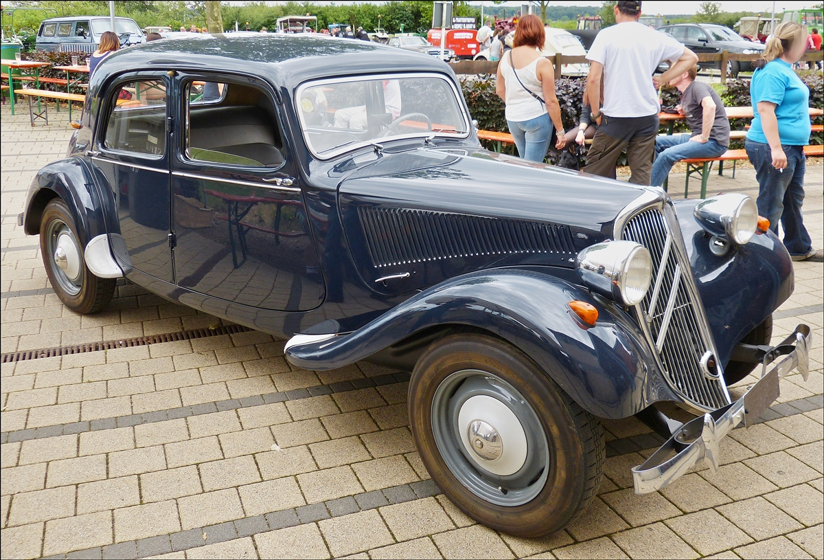  . Citroen Traction Avant, Bj 1956 aufgenommen am 20.07.2014.