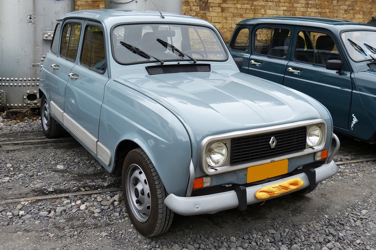  . Zu der  Journée de la vieille carosserie  im Fond de Gras war ebenfalls dieser Renault 4 angereist. 26.07.2015