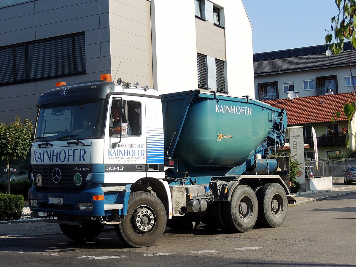 ACTROS-3343 mit Asphaltbirne; 130726