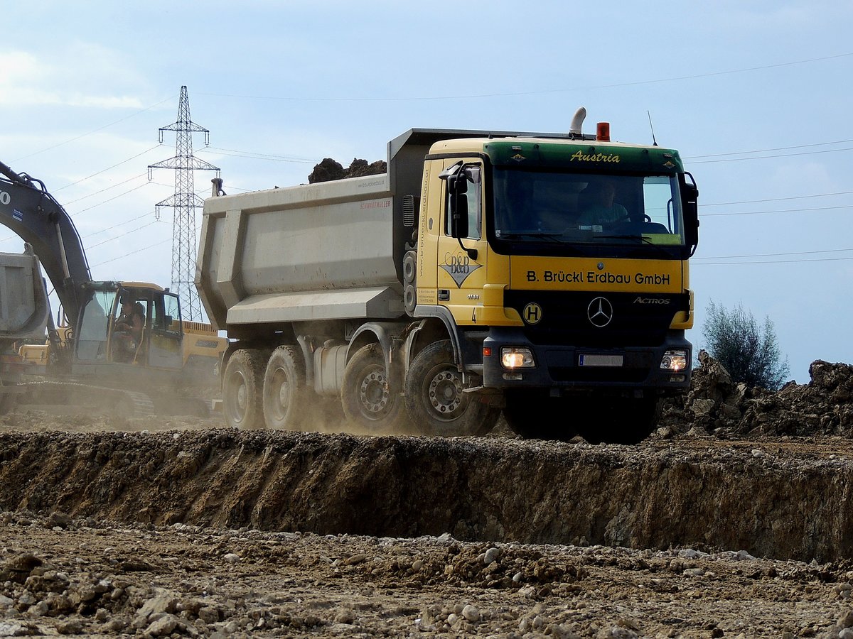 ACTROS-4144, im Baustellenverkehr; 140829