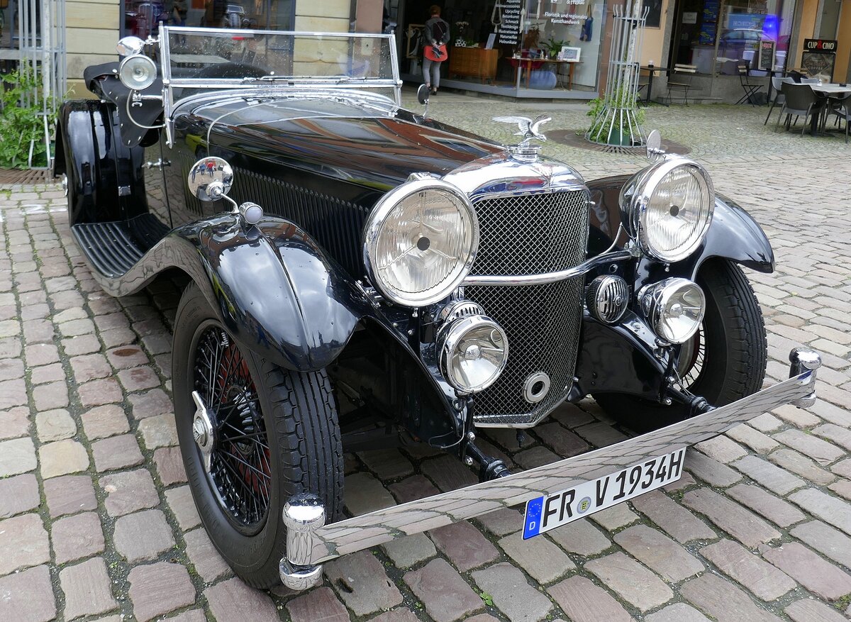 Alvis, englischerr Oldtimer aus den 1930er Jahren, ausgestellt beim Oldtimertreffen Waldkirch, Mai 2024