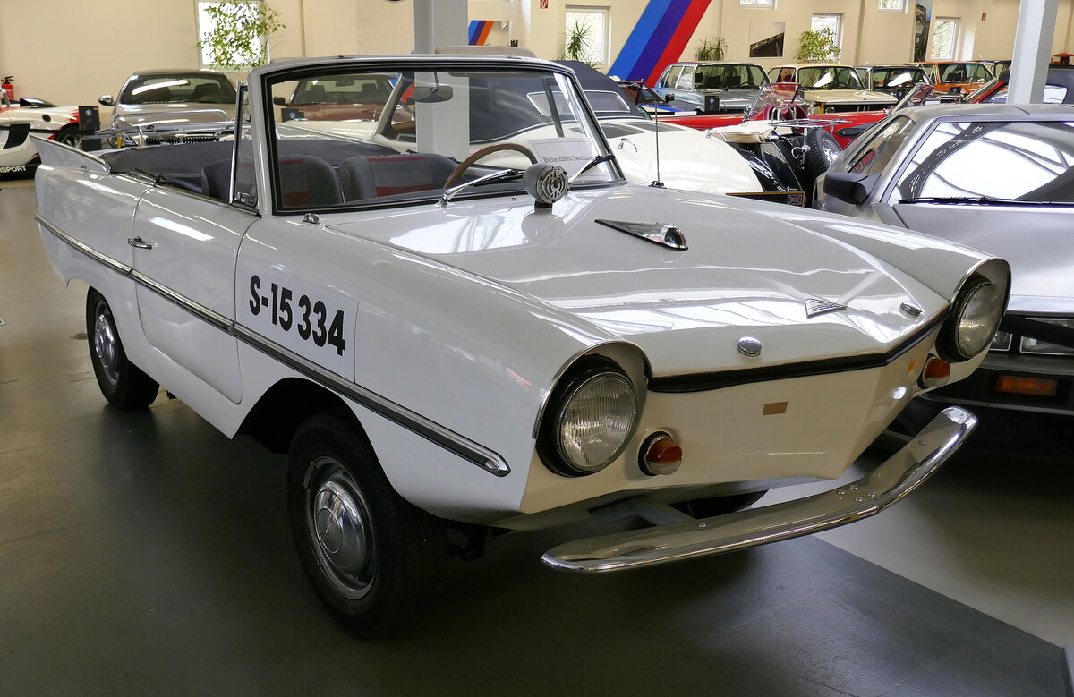 Amphicar, Baujahr 1963, von dem Schwimmwagen wurden in Berlin über 3800 Stück gebaut, Auto&Uhrenwelt Schramberg, Jan.2024