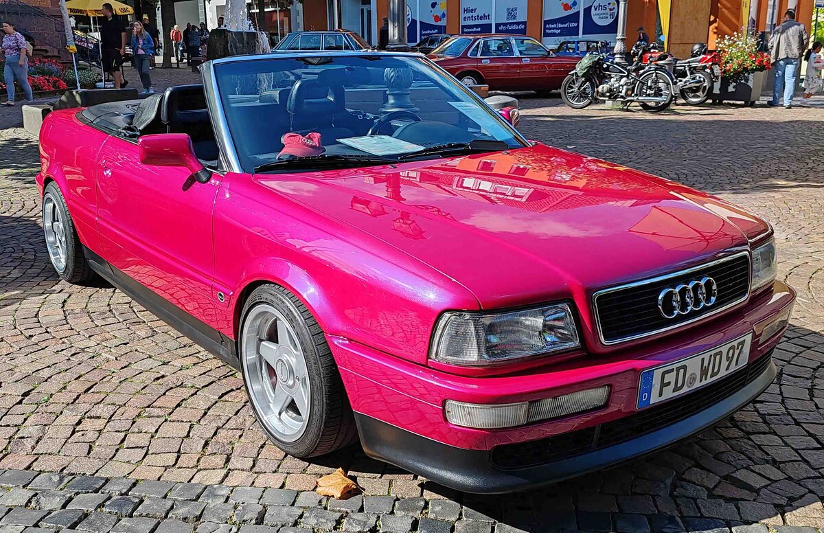 =Audi 80 Cabrio, EZ 1994, 2,0 16 V 137 PS, steht auf der Ausstellungsfläche anl. dem Hünfelder Stadtfest 2024