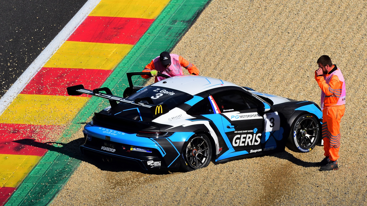 Aus im Kiesbett für Nr.3 Ziad Geris, Team: PG Motorsport, Porsche Carrera Cup Benelux, wie immer ist der PCC Benelux im Rahmenprogram der FIA WEC 6h in Spa Francorchamps, gefahren wird mit dem 911 (Type 992), Aufnahme 11.5.2024