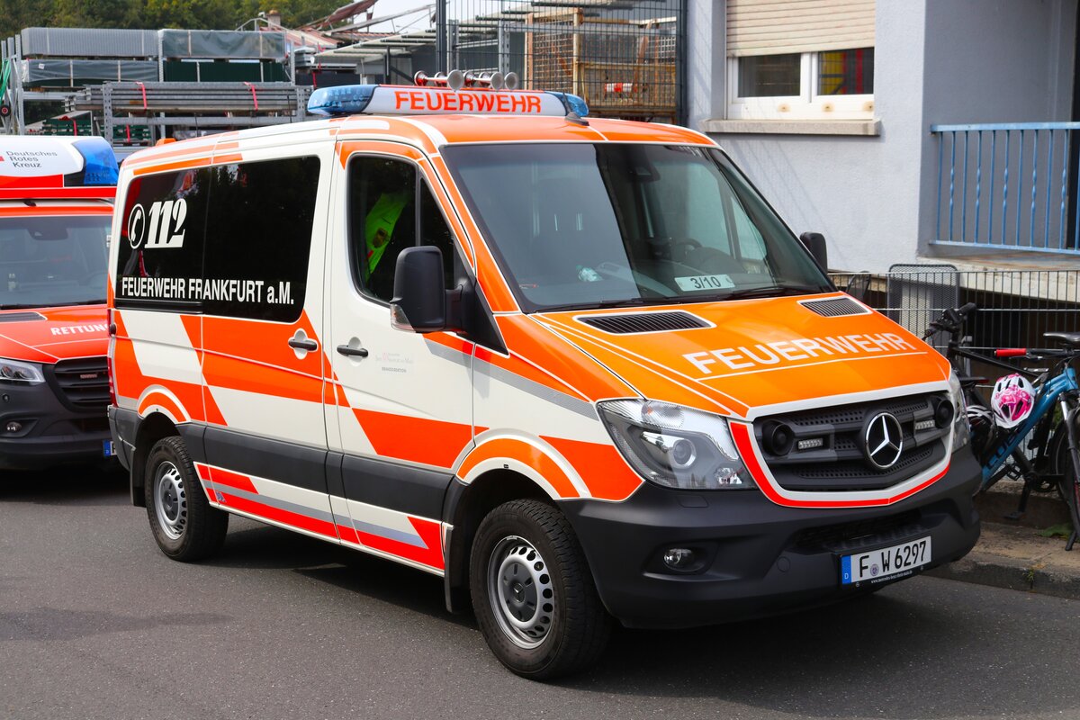 BF Frankfurt am Main Mercedes Benz Sprinter ELW C-Dienst 3/10 beim Tag der offenen Tür am 22.09.24 der Wache 30