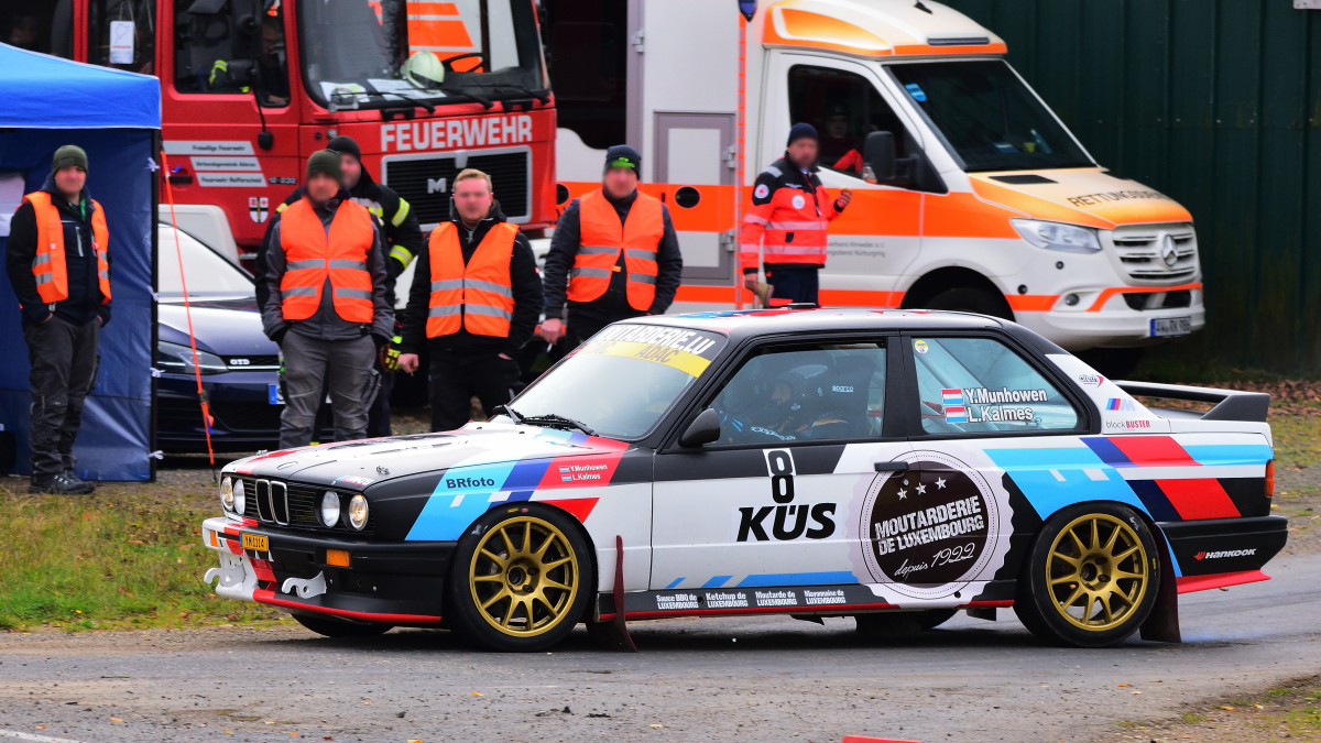 BMW M3 E30, Fahrer: MUNHOWEN, Yann (LUX) /KALMES, Luc (LUX),  ADAC Rallye Köln Ahrweiler am 9.11.2024 