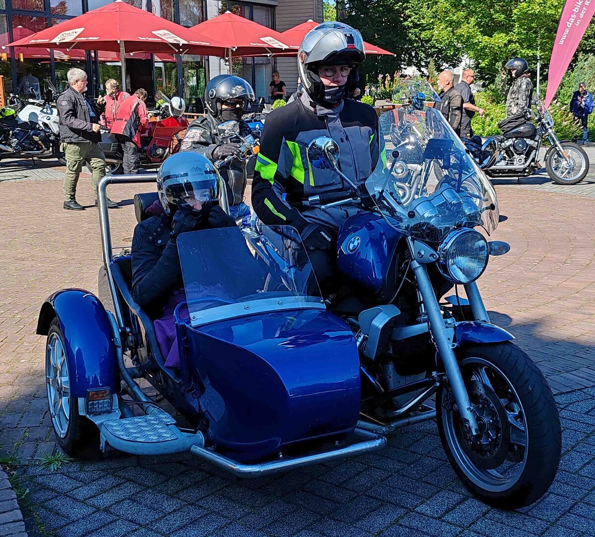 =BMW_Gespann steht abfahrbereit zur geführten Tour vom Konrad-Zuse-Hotel in Hünfeld, 07-2024