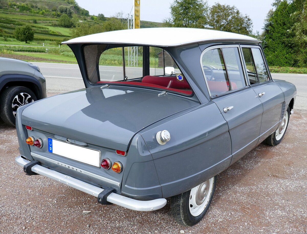 Citroen Ami 6, französischer Kleinwagen, Heckansicht, Sept.2024