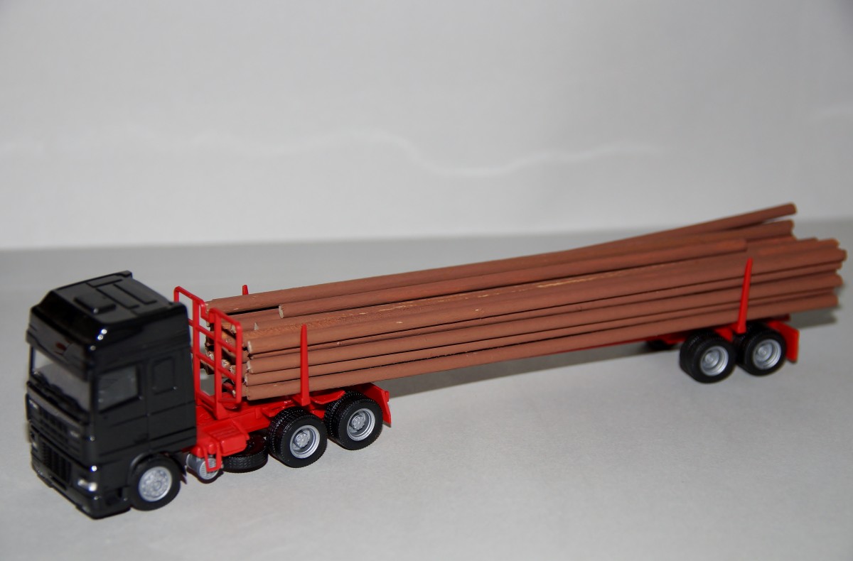 DAF XF SSC Holztransporter-Sattelzug 