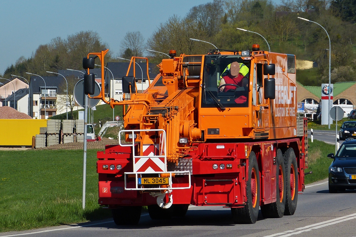  Dieser Autokran unbekannter Marke fuhr mir am 15.04.2015 vor die Linse.