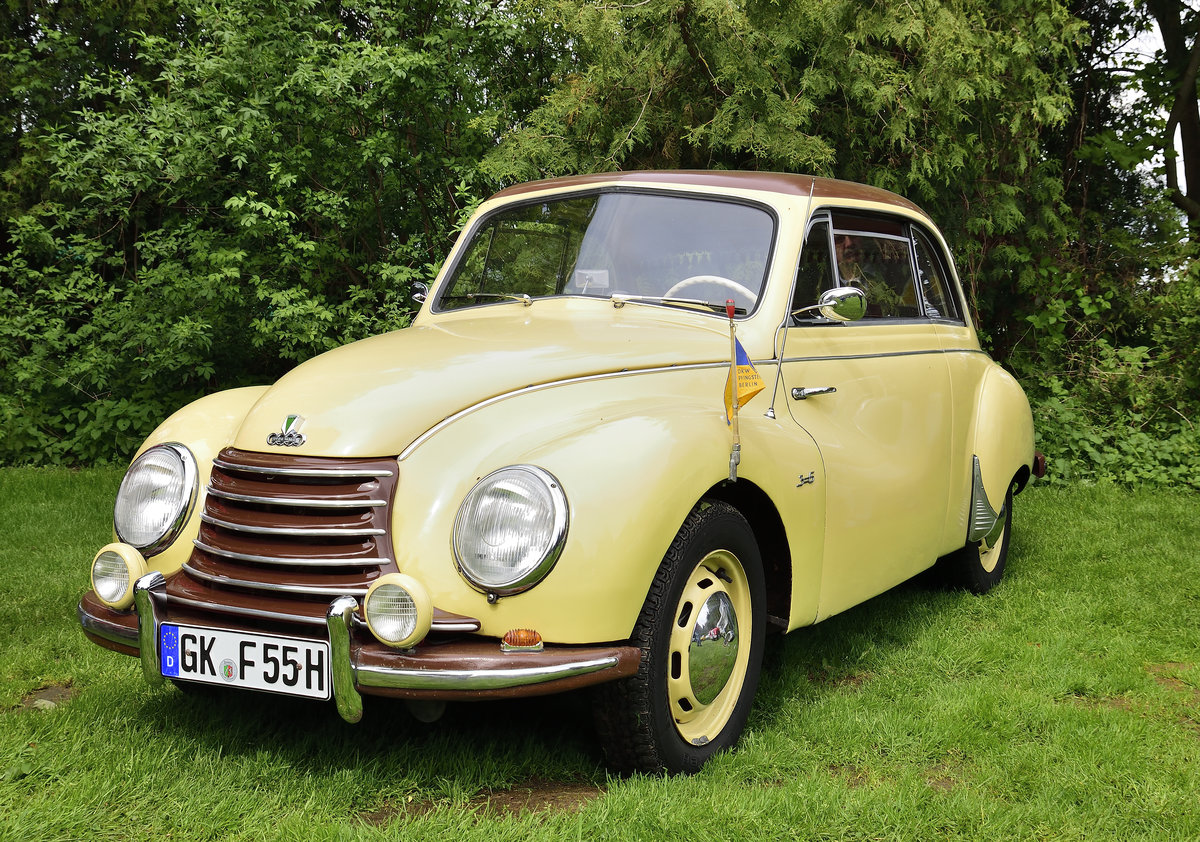  DKW F93/94 von 1955 bis 1959 gebaut. 1955 wurde er als Großer DKW 3=6 (Typ F93) vorgestellt.  „Frühlingserwachen“ der Oldtimer-Interessengemeinschaft Grenzland, am 1.5.2018. Geilenkirchener Sportpark Loherhof.